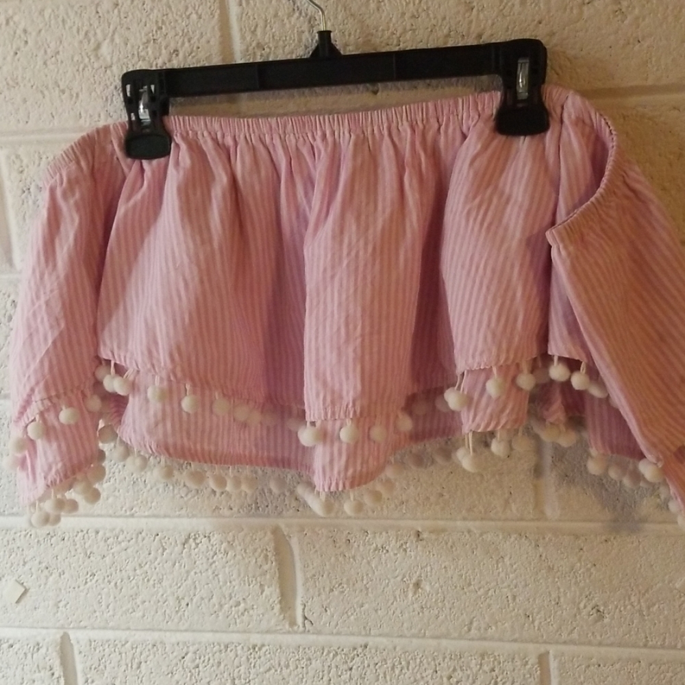 Off the shoulder, crop top